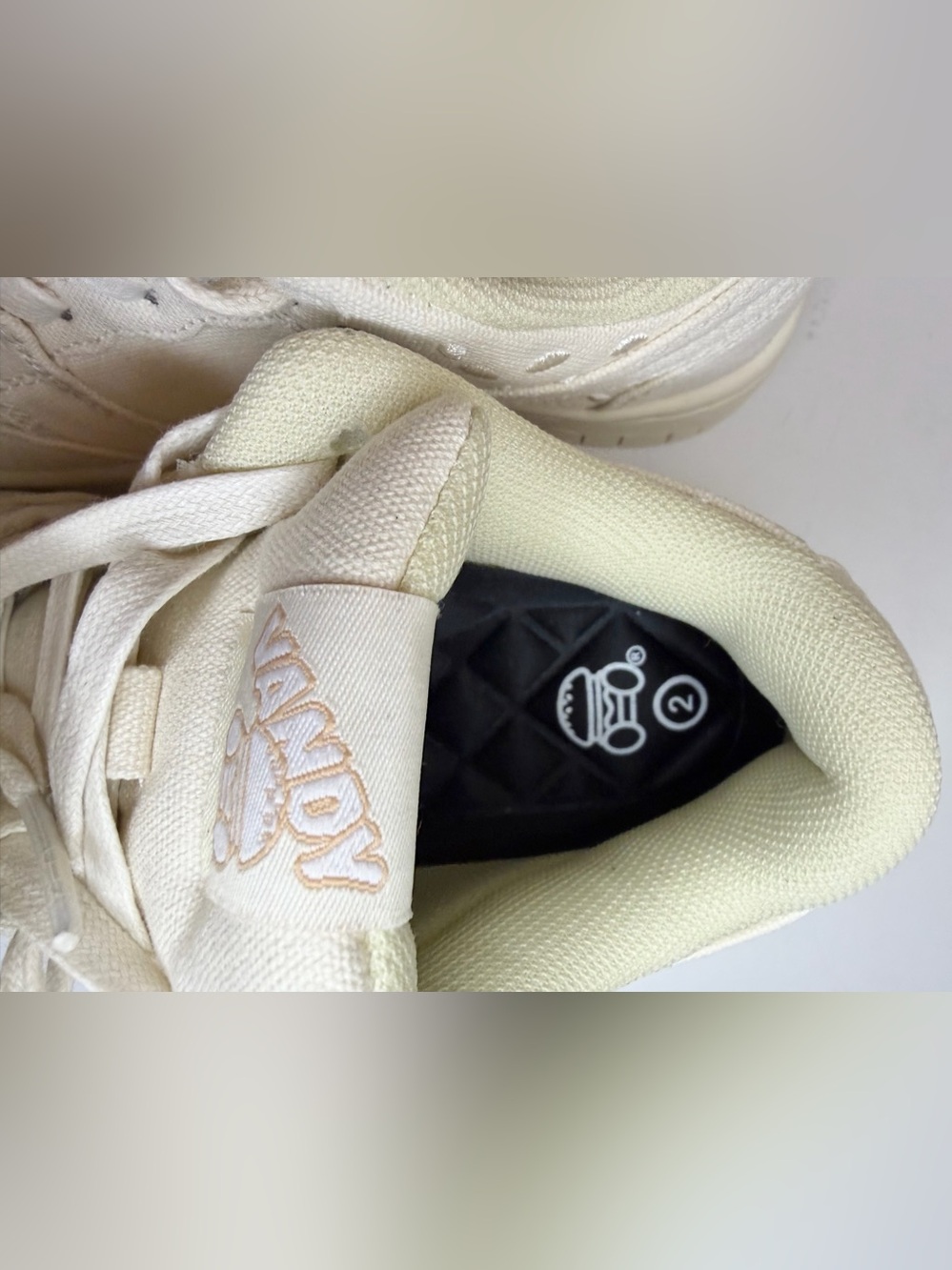 Vandy “The Pink” Canvas style Tofu Burger Sneaker, Kids  (Sz 2) - Picture 3 of 13
